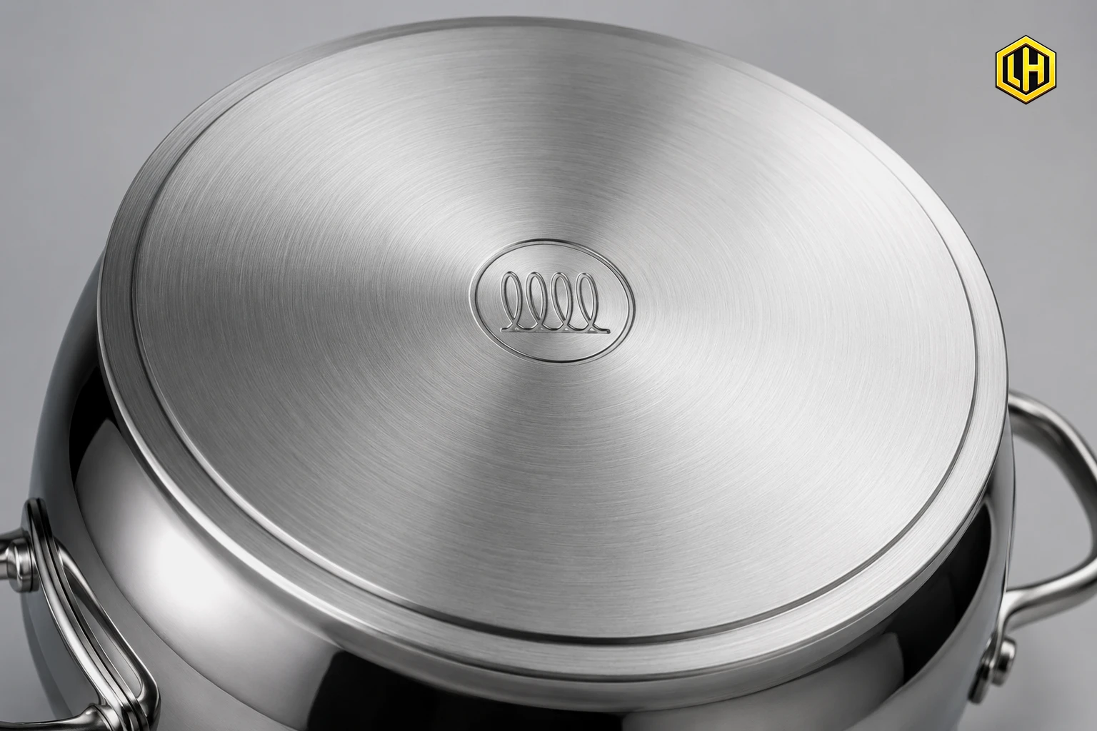 Chọn nồi inox đáy phẳng nhiều lớp giúp bếp từ truyền nhiệt tối ưu và tiết kiệm điện